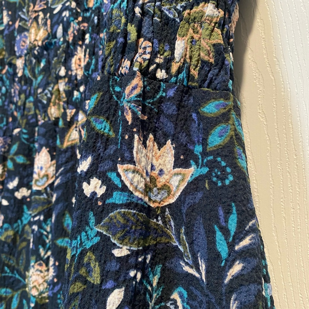 Floral V-Neck Dress - Picture 6 of 9